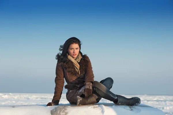 Serious girl posing on the snow — Stock Photo, Image