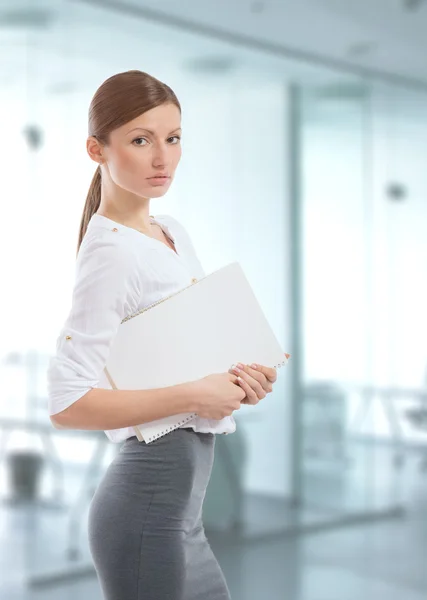 Désespérée dame de bureau. Fond blanc — Photo