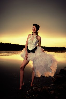 golden sunset, modern gelin