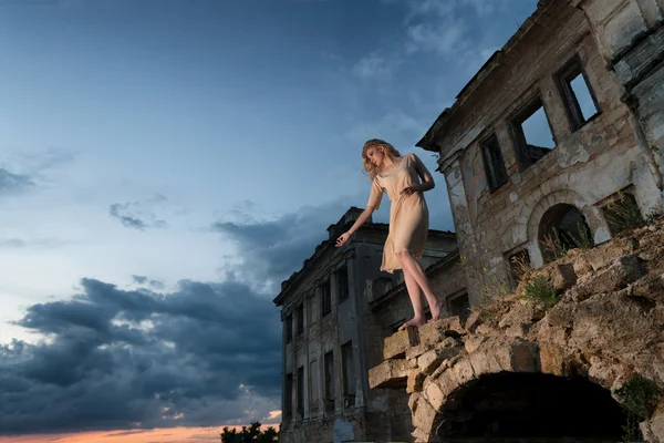 Mysterious woman in the ruins — Stock Photo, Image