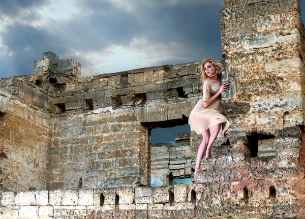 Strange girl in the ruins — Stock Photo, Image