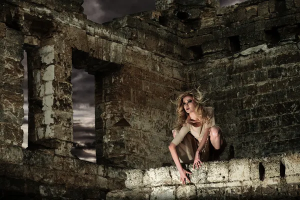 Scary woman in the ruins — Stock Photo, Image