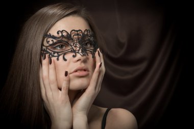 güzel Bayan dantelli siyah maske