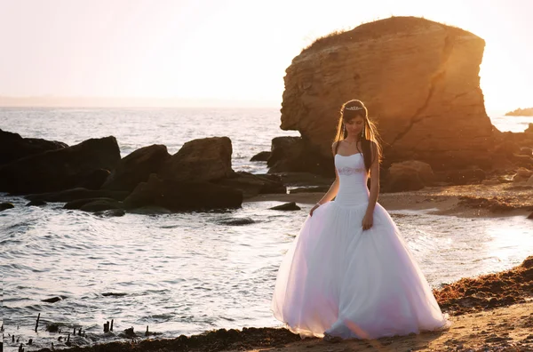 Romantic sunset bridal portrait — Stock Photo, Image