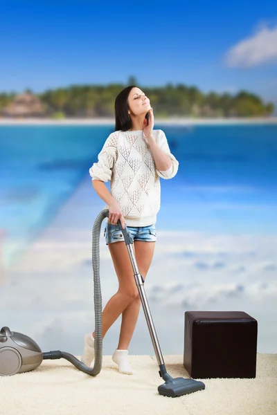 Chica soñando con unas vacaciones en la playa — Foto de Stock