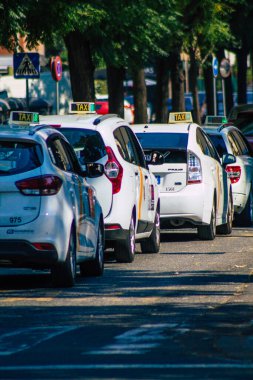 Sevilla İspanya 28 Eylül 2021 Sevilla caddelerinde Coronavirus salgını sırasında İspanya 'ya maske takarak gitmek zorunludur.
