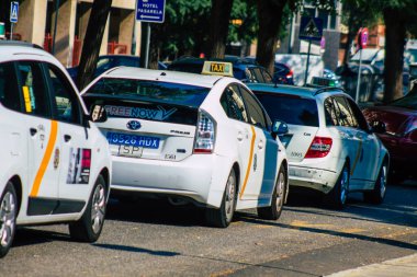 Sevilla İspanya 28 Eylül 2021 Sevilla caddelerinde Coronavirus salgını sırasında İspanya 'ya maske takarak gitmek zorunludur.