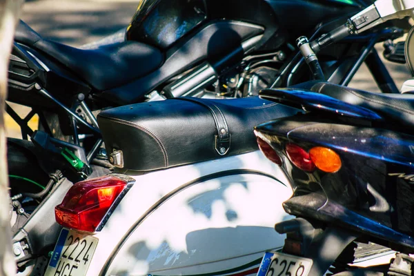 Sevilha Espanha Setembro 2021 Motocicleta Estacionada Nas Ruas Sevilha Uma — Fotografia de Stock