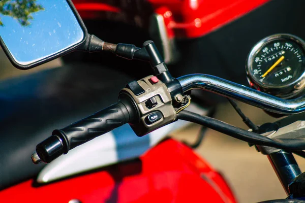 Seville İspanya 28 Eylül 2021 Sevilla, sembolik bir şehir ve Endülüs Bölgesi 'nin başkenti Sevilla caddelerine parketti.