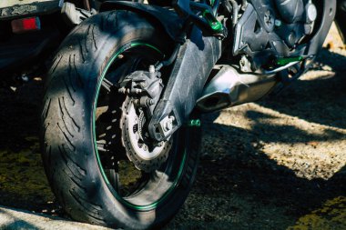 Seville İspanya 28 Eylül 2021 Sevilla, sembolik bir şehir ve Endülüs Bölgesi 'nin başkenti Sevilla caddelerine parketti.