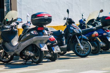 Seville İspanya 28 Eylül 2021 Sevilla, sembolik bir şehir ve Endülüs Bölgesi 'nin başkenti Sevilla caddelerine parketti.