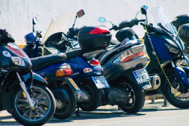 Seville İspanya 28 Eylül 2021 Sevilla, sembolik bir şehir ve Endülüs Bölgesi 'nin başkenti Sevilla caddelerine parketti.