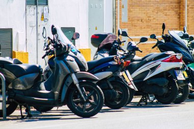 Seville İspanya 28 Eylül 2021 Sevilla, sembolik bir şehir ve Endülüs Bölgesi 'nin başkenti Sevilla caddelerine parketti.