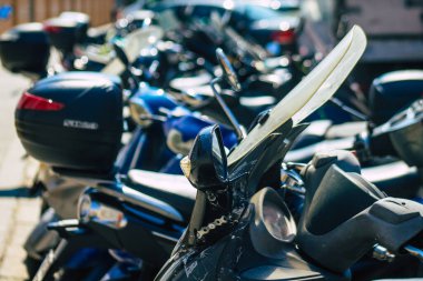 Seville İspanya 28 Eylül 2021 Sevilla, sembolik bir şehir ve Endülüs Bölgesi 'nin başkenti Sevilla caddelerine parketti.