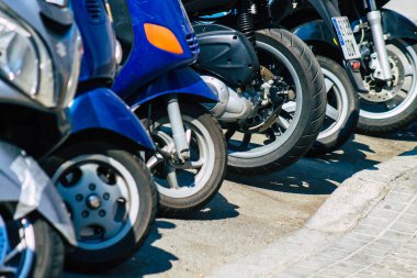 Seville İspanya 28 Eylül 2021 Sevilla, sembolik bir şehir ve Endülüs Bölgesi 'nin başkenti Sevilla caddelerine parketti.