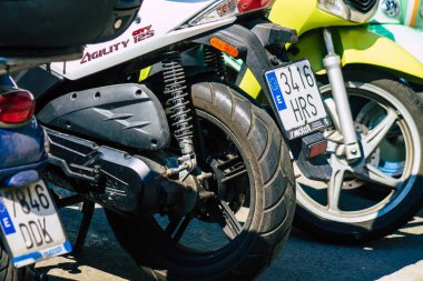 Seville İspanya 28 Eylül 2021 Sevilla, sembolik bir şehir ve Endülüs Bölgesi 'nin başkenti Sevilla caddelerine parketti.