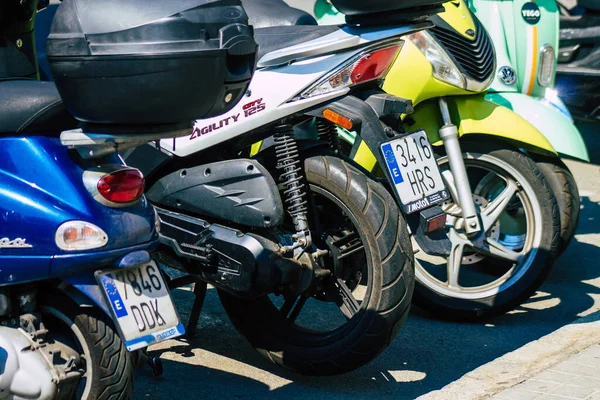 Seville İspanya 28 Eylül 2021 Sevilla, sembolik bir şehir ve Endülüs Bölgesi 'nin başkenti Sevilla caddelerine parketti.