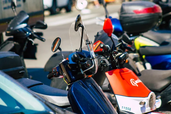 Севілья Іспанія Вересня 2021 Року Мотоцикл Припаркований Вулицях Севільї Емблематичному — стокове фото