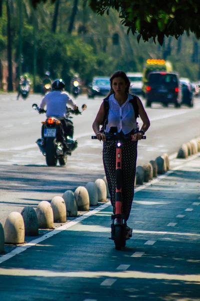 Sevilla Spanya Eylül 2021 Seville Sokaklarında Elektrikli Scooterla Dolaşan Insanlar — Stok fotoğraf