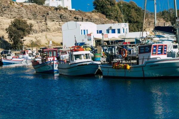 Santorini Ilha Grécia Outubro 2021 Barco Peixe Ancorado Porto Ilha — Fotografia de Stock
