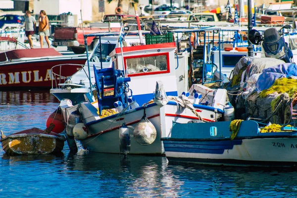 Santorini Ilha Grécia Outubro 2021 Barco Peixe Ancorado Porto Ilha — Fotografia de Stock