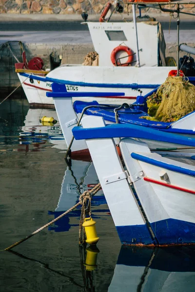 Isla Santorini Grecia Octubre 2021 Fish Boat Amarrado Puerto Isla — Foto de Stock