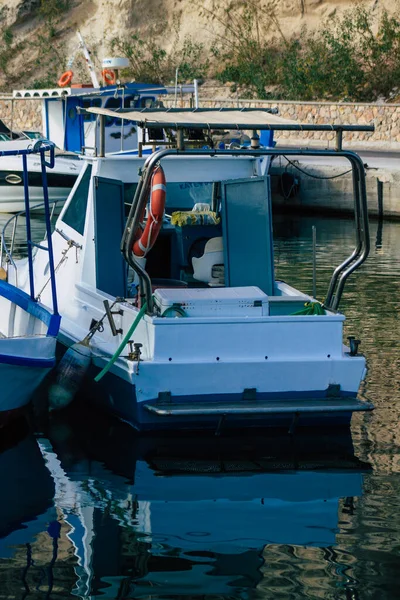 Острів Санторіні Греція Жовтня 2021 Рибний Човен Пришвартований Гавані Острова — стокове фото
