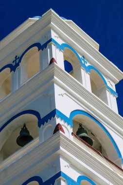 Santorini Adası, Yunanistan - 10 Ekim 2021 Geleneksel Ortodoks Kilisesi Santorini 'deki bu adanın tipik kilisesi