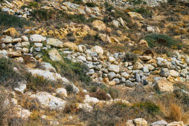 Santorini Adası, Perissa, Yunanistan - 17 Ekim 2021 Santorini 'de Antik Thira yürüyüş yolu, Perissa' ya giden antik yol sizi Profitis Elias ve Mesa Vouno 'nun zirvesine çıkarır.