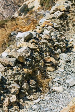 Santorini Adası, Perissa, Yunanistan - 17 Ekim 2021 Santorini 'de Antik Thira yürüyüş yolu, Perissa' ya giden antik yol sizi Profitis Elias ve Mesa Vouno 'nun zirvesine çıkarır.