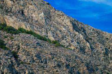 Santorini Adası, Perissa, Yunanistan - 17 Ekim 2021 Santorini 'de Antik Thira yürüyüş yolu, Perissa' ya giden antik yol sizi Profitis Elias ve Mesa Vouno 'nun zirvesine çıkarır.