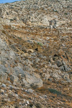 Santorini Adası, Perissa, Yunanistan - 17 Ekim 2021 Santorini 'de Antik Thira yürüyüş yolu, Perissa' ya giden antik yol sizi Profitis Elias ve Mesa Vouno 'nun zirvesine çıkarır.