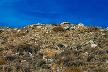 Santorini Adası, Perissa, Yunanistan - 17 Ekim 2021 Santorini 'de Antik Thira yürüyüş yolu, Perissa' ya giden antik yol sizi Profitis Elias ve Mesa Vouno 'nun zirvesine çıkarır.