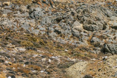 Santorini Adası, Perissa, Yunanistan - 17 Ekim 2021 Santorini 'de Antik Thira yürüyüş yolu, Perissa' ya giden antik yol sizi Profitis Elias ve Mesa Vouno 'nun zirvesine çıkarır.