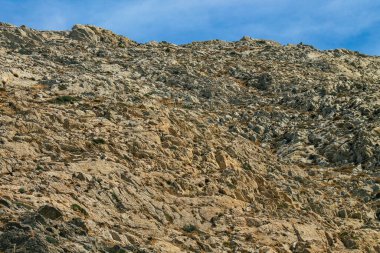 Santorini Adası, Perissa, Yunanistan - 17 Ekim 2021 Santorini 'de Antik Thira yürüyüş yolu, Perissa' ya giden antik yol sizi Profitis Elias ve Mesa Vouno 'nun zirvesine çıkarır.