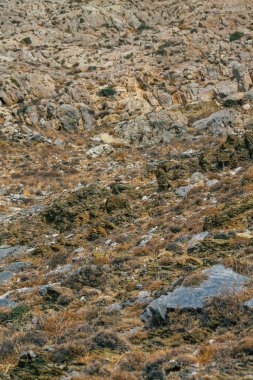 Santorini Adası, Perissa, Yunanistan - 17 Ekim 2021 Santorini 'de Antik Thira yürüyüş yolu, Perissa' ya giden antik yol sizi Profitis Elias ve Mesa Vouno 'nun zirvesine çıkarır.