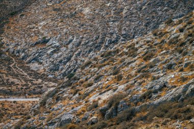 Santorini Adası, Perissa, Yunanistan - 17 Ekim 2021 Santorini 'de Antik Thira yürüyüş yolu, Perissa' ya giden antik yol sizi Profitis Elias ve Mesa Vouno 'nun zirvesine çıkarır.