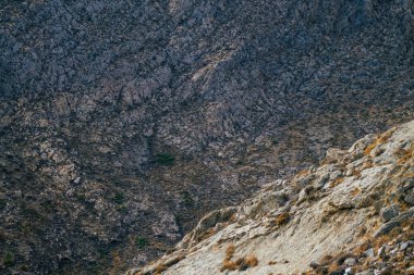 Santorini Adası, Perissa, Yunanistan - 17 Ekim 2021 Santorini 'de Antik Thira yürüyüş yolu, Perissa' ya giden antik yol sizi Profitis Elias ve Mesa Vouno 'nun zirvesine çıkarır.