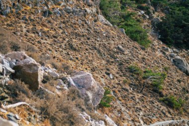 Santorini Adası, Perissa, Yunanistan - 17 Ekim 2021 Santorini 'de Antik Thira yürüyüş yolu, Perissa' ya giden antik yol sizi Profitis Elias ve Mesa Vouno 'nun zirvesine çıkarır.