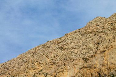 Santorini Adası, Perissa, Yunanistan - 17 Ekim 2021 Santorini 'de Antik Thira yürüyüş yolu, Perissa' ya giden antik yol sizi Profitis Elias ve Mesa Vouno 'nun zirvesine çıkarır.