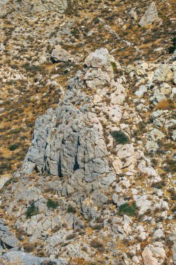 Santorini Adası, Perissa, Yunanistan - 17 Ekim 2021 Santorini 'de Antik Thira yürüyüş yolu, Perissa' ya giden antik yol sizi Profitis Elias ve Mesa Vouno 'nun zirvesine çıkarır.