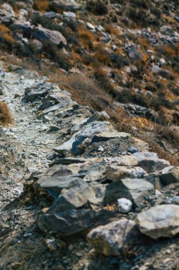 Santorini Adası, Perissa, Yunanistan - 17 Ekim 2021 Santorini 'de Antik Thira yürüyüş yolu, Perissa' ya giden antik yol sizi Profitis Elias ve Mesa Vouno 'nun zirvesine çıkarır.