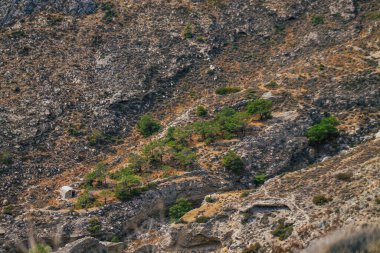 Santorini Adası, Perissa, Yunanistan - 17 Ekim 2021 Santorini 'de Antik Thira yürüyüş yolu, Perissa' ya giden antik yol sizi Profitis Elias ve Mesa Vouno 'nun zirvesine çıkarır.