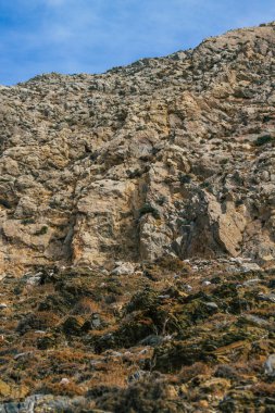 Santorini Adası, Perissa, Yunanistan - 17 Ekim 2021 Santorini 'de Antik Thira yürüyüş yolu, Perissa' ya giden antik yol sizi Profitis Elias ve Mesa Vouno 'nun zirvesine çıkarır.