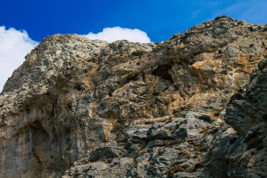 Santorini Adası, Perissa, Yunanistan - 17 Ekim 2021 Santorini 'de Antik Thira yürüyüş yolu, Perissa' ya giden antik yol sizi Profitis Elias ve Mesa Vouno 'nun zirvesine çıkarır.