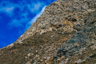 Santorini Adası, Perissa, Yunanistan - 17 Ekim 2021 Santorini 'de Antik Thira yürüyüş yolu, Perissa' ya giden antik yol sizi Profitis Elias ve Mesa Vouno 'nun zirvesine çıkarır.