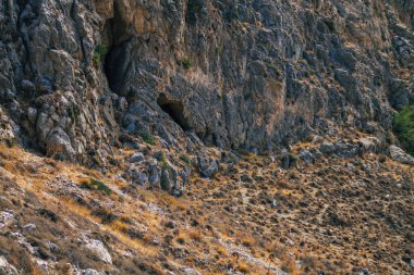 Santorini Adası, Perissa, Yunanistan - 17 Ekim 2021 Santorini 'de Antik Thira yürüyüş yolu, Perissa' ya giden antik yol sizi Profitis Elias ve Mesa Vouno 'nun zirvesine çıkarır.
