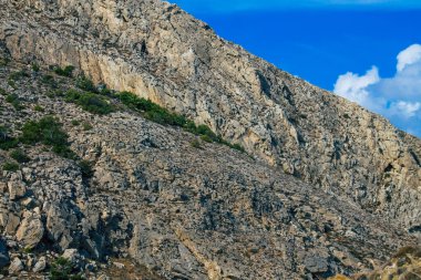 Santorini Adası, Perissa, Yunanistan - 17 Ekim 2021 Santorini 'de Antik Thira yürüyüş yolu, Perissa' ya giden antik yol sizi Profitis Elias ve Mesa Vouno 'nun zirvesine çıkarır.