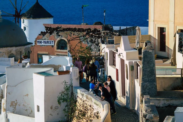 Santorini Oia Griekenland Oktober 2021 Een Menigte Toeristen Die Beroemde — Stockfoto