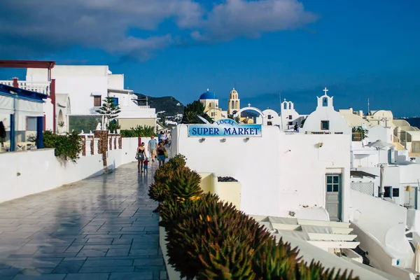 Santorini Oia Grecia Octubre 2021 Multitud Turistas Visitan Famosa Ciudad —  Fotos de Stock